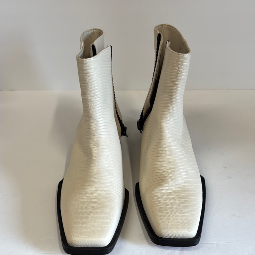 FRAME Le Maddox Leather Ankle Boots Off White Lizard Women's Size 39 - Picture 2 of 10